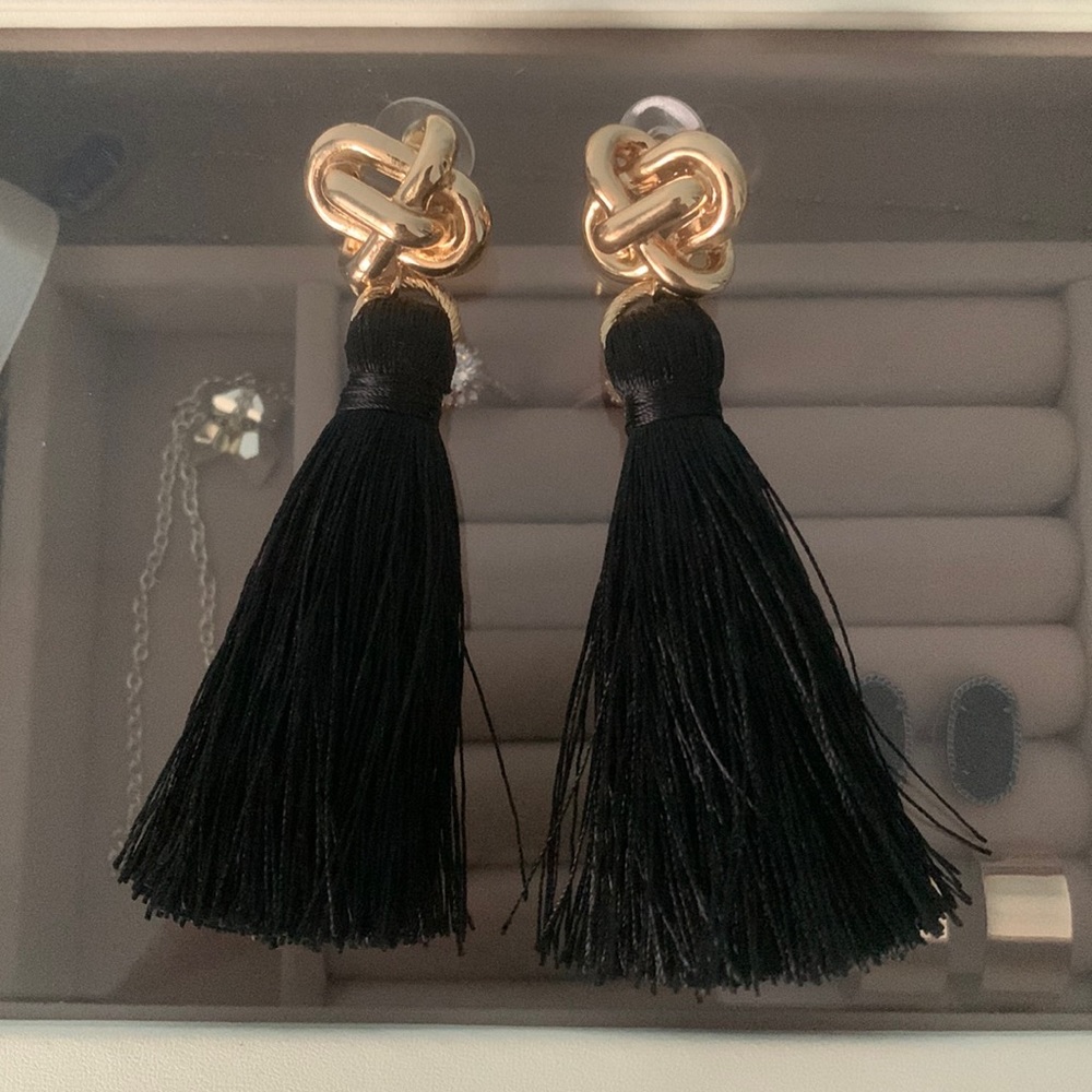 5/$25 Knotted gold & black dangle earrings